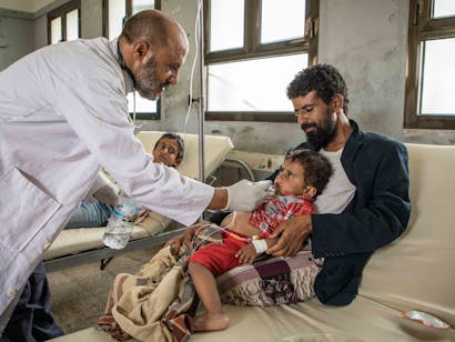Help vluchtelingen voor noodhulp, in Jemen worden er bijvoorbeeld met jouw donatie mensen geholpen met medische hulp