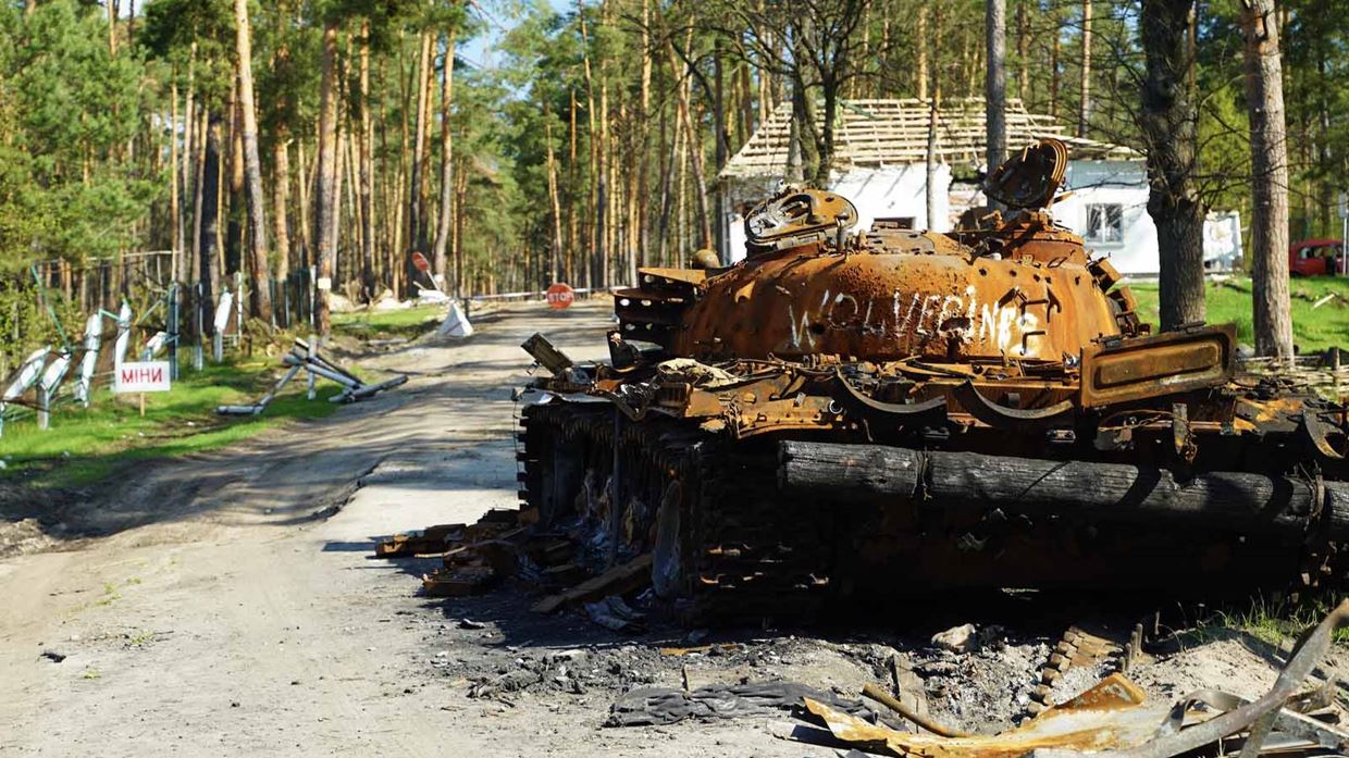 Verwoeste tank in Oekraïne