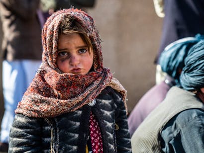 Portretfoto van jong meisje in Afghanistan
