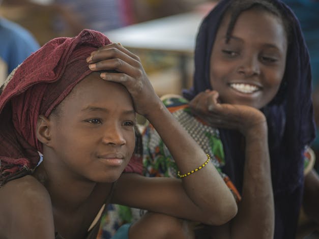 Portretfoto van jonge vrouwen in Niger