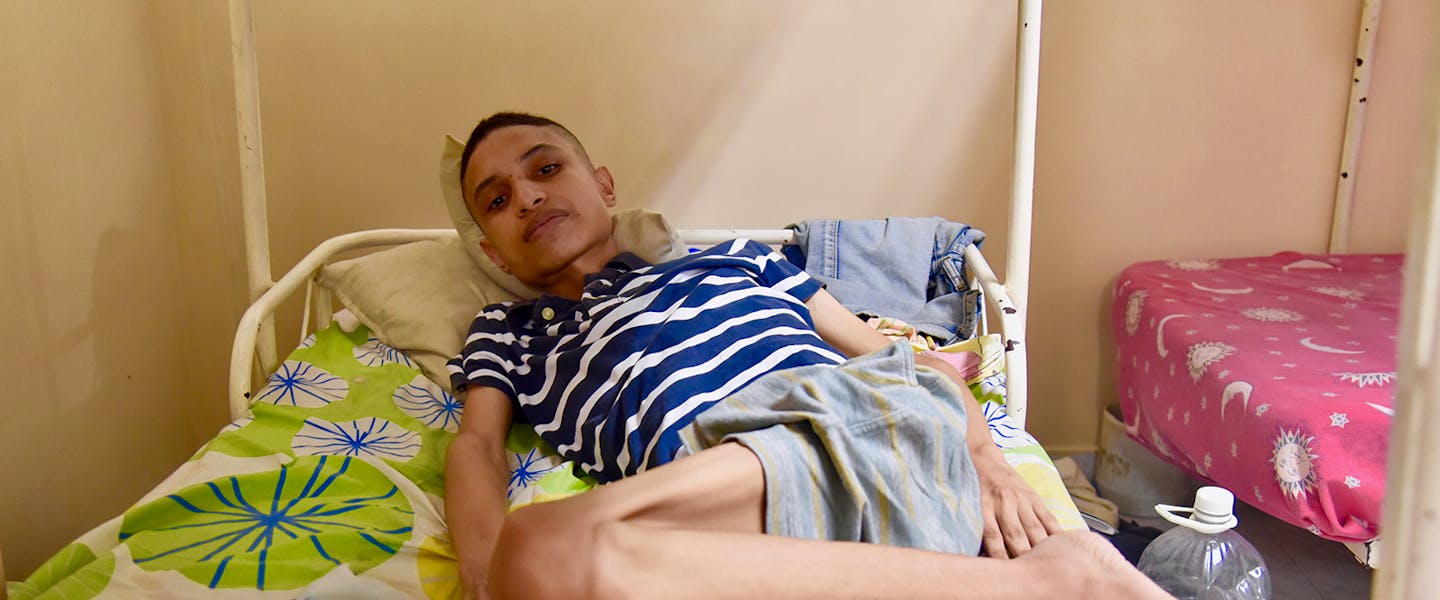 Jongen op ziekenhuis bed in Colombia