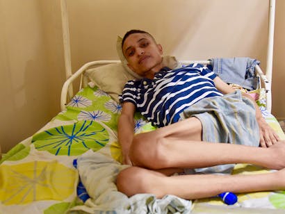 Jongen op ziekenhuis bed in Colombia