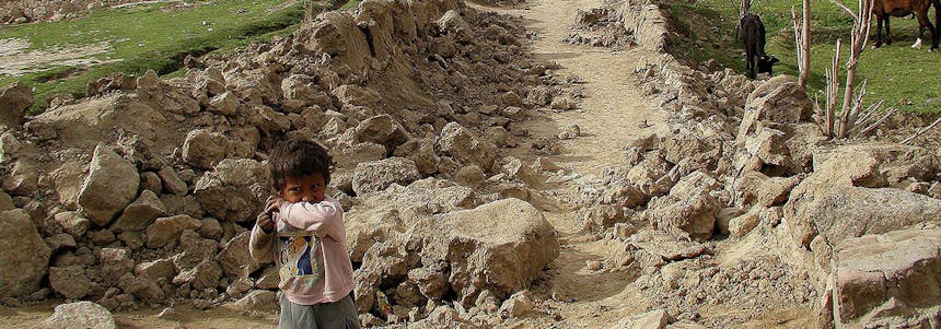 Kindje bij verwoestingen aardbeving in noord Afghanistan