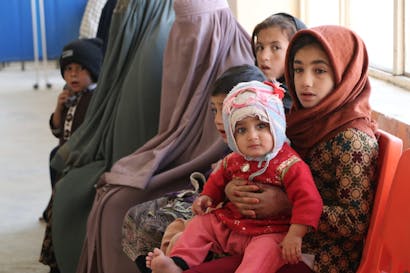 Kinderen bij Afghaanse hulpcentrum