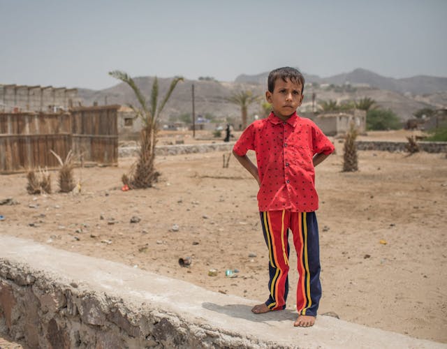 Portretfoto van jongen in Yemen