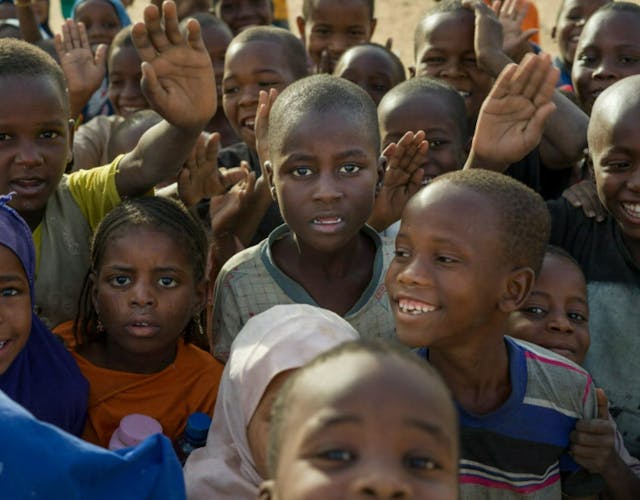 Grote groep kinderen in Niger