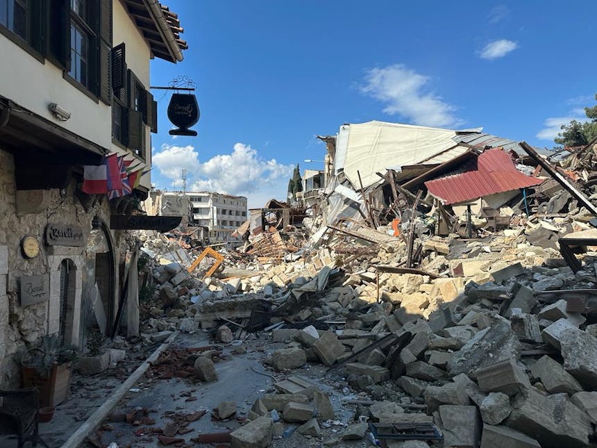 Verwoeste gebouwen door aardbeving