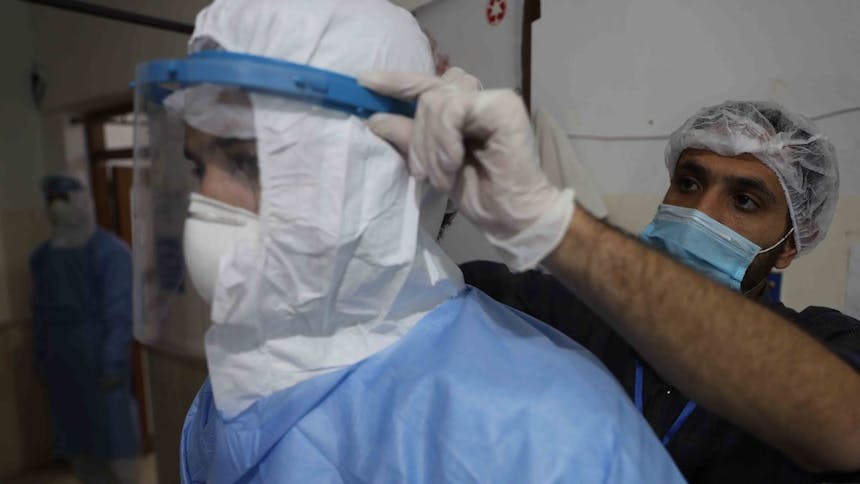 Man doet scherm op bij andere arts in ziekenhuis