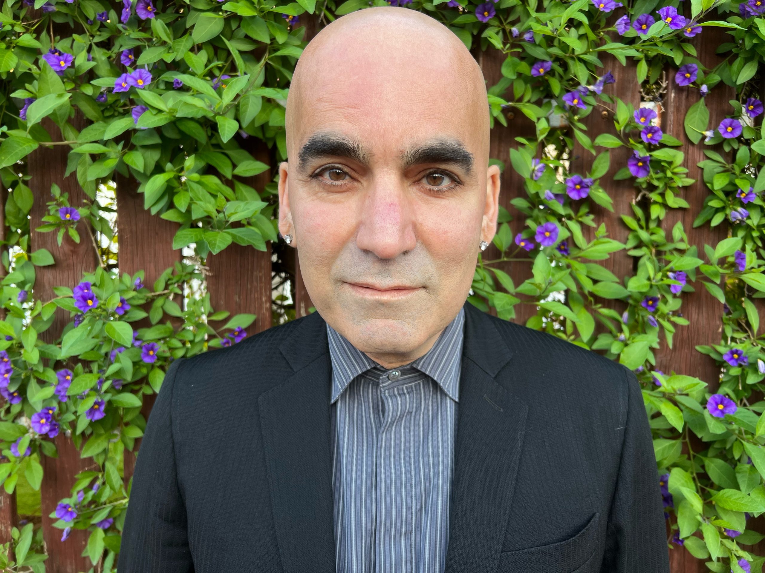 Portret van Bahram Sadeghi