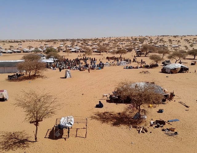 Een moeilijk bereikbaar vluchtelingenkamp in de woestijn in Niger.