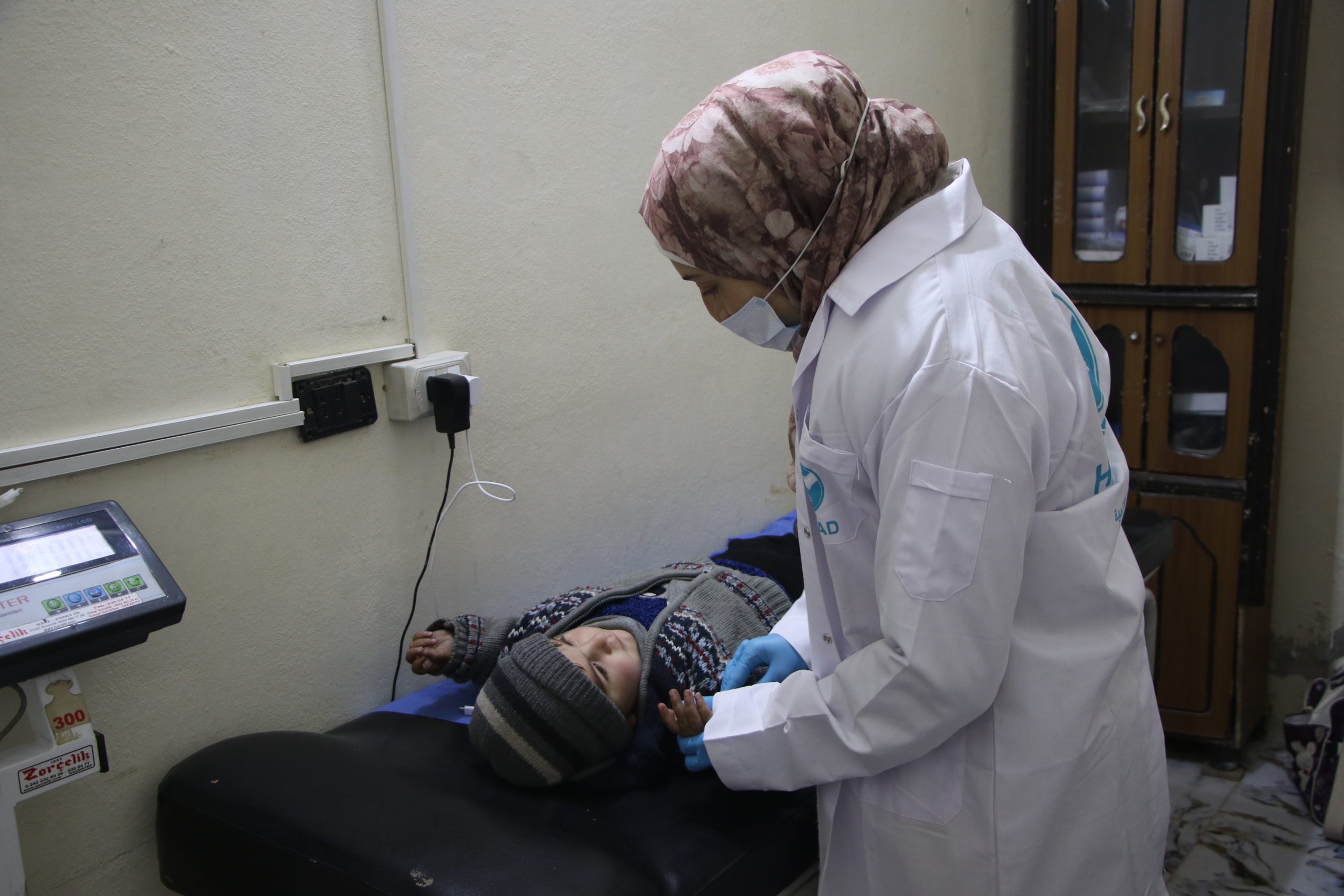 Samen met onze partner HiHFAD geven we medische consulten en tandheelkundige zorg in drie gezondheidscentra in Turkije en Syrië.