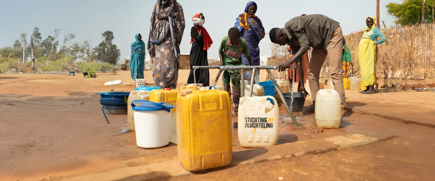 Soedanese vluchtelingen in Tsjaad halen schoon drinkwater