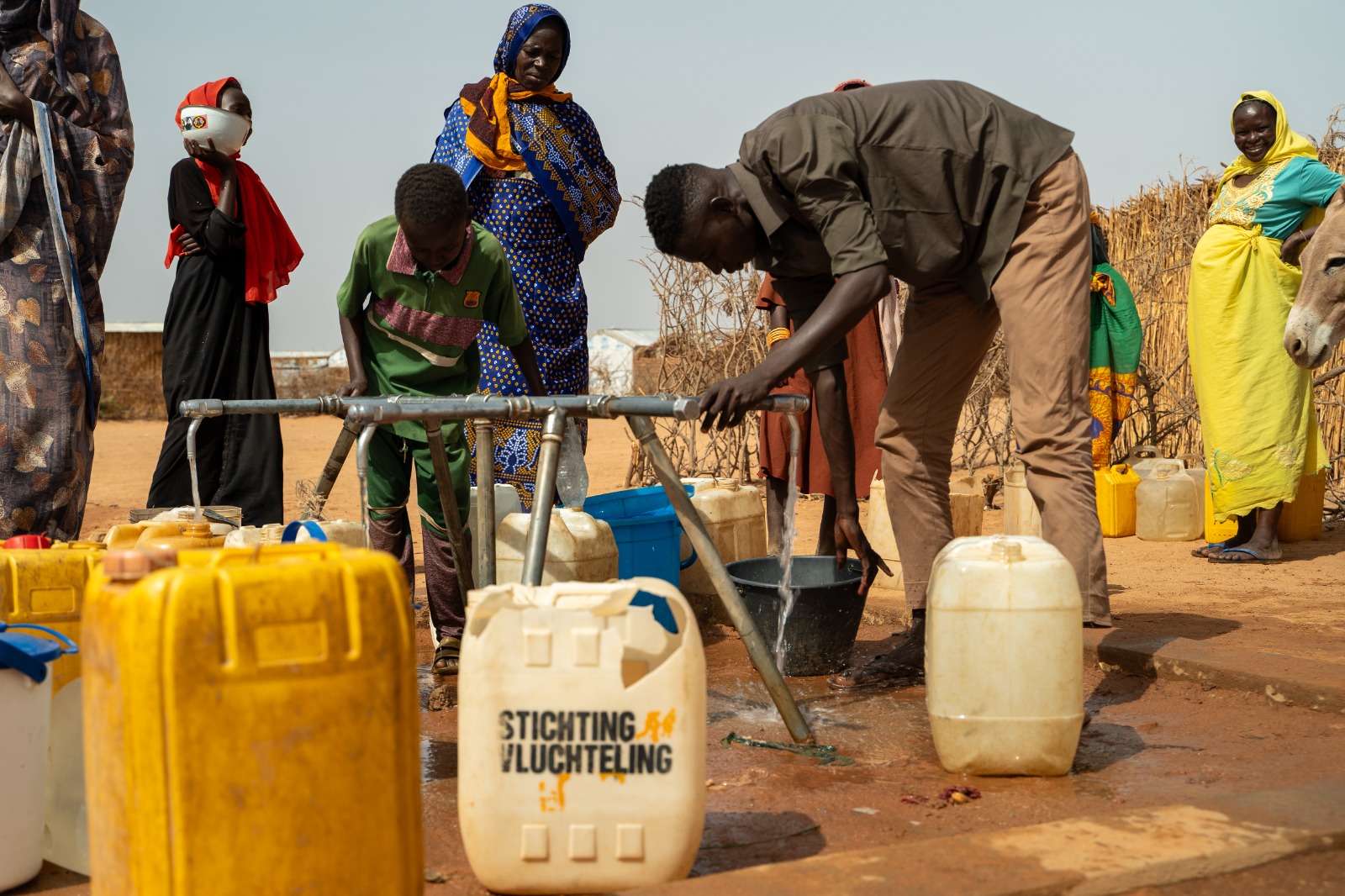 Soedanese vluchtelingen in Tsjaad halen schoon drinkwater