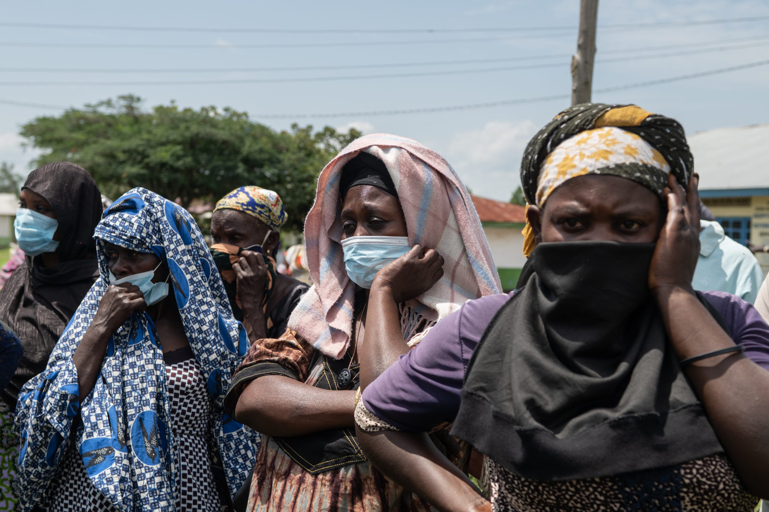 Mensen in Congo met mondkapjes op. De grootste ebola-uitbraak uit de geschiedenis heerst in het gebied.